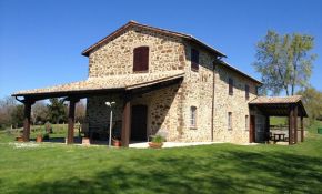 Photo of La Pulce 2 farmhouse for sale in Italy