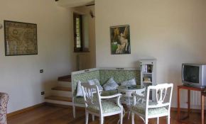 Photo of interior of a stone farmhouse for sale in Umbria